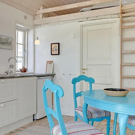 2 Person In Svaneke-by Traum Svaneke